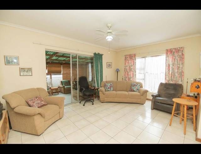 5 BEDROOM HOUSE FOR SALE IN BLUEWATER BAY